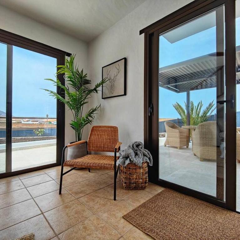 No 2. Stunning 4-Bedroom Villa with Large Pool - Villa - 21