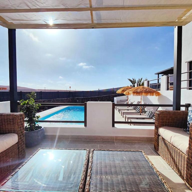 No 2. Stunning 4-Bedroom Villa with Large Pool - Villa - 47