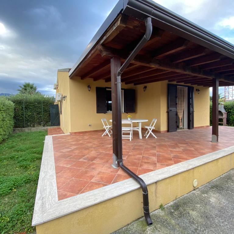 Villa indipendente le coccinelle beach mare piscina a 250 mt dal mare con servizio di piscina a 400 mt 12 k da Cefalu - Maison 3 Chambres - 1