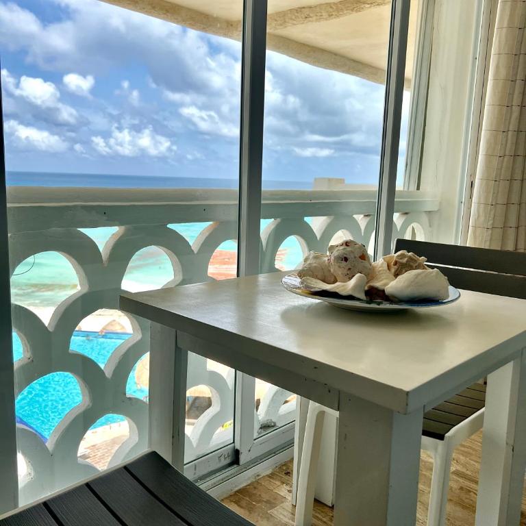 Seashore Apartment Cancun - Studio with Ocean View - 7
