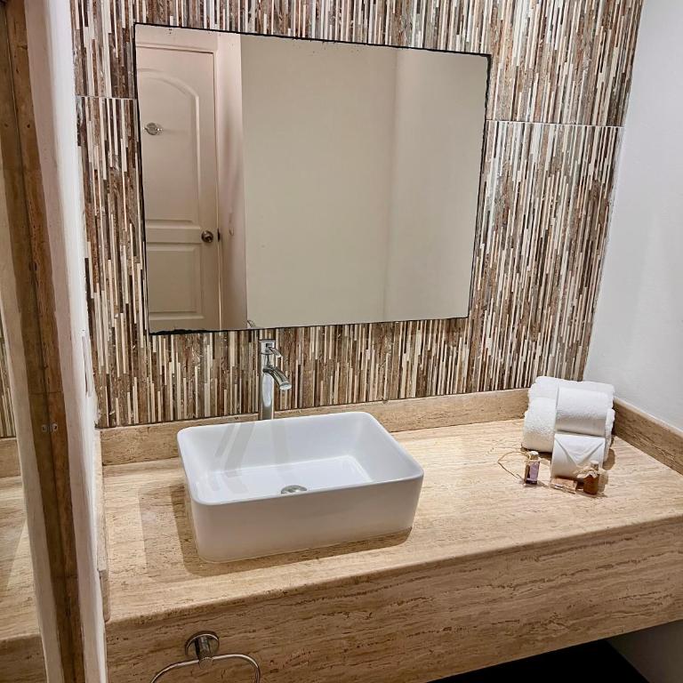 Seashore Apartment Cancun - Studio with Ocean View - 10
