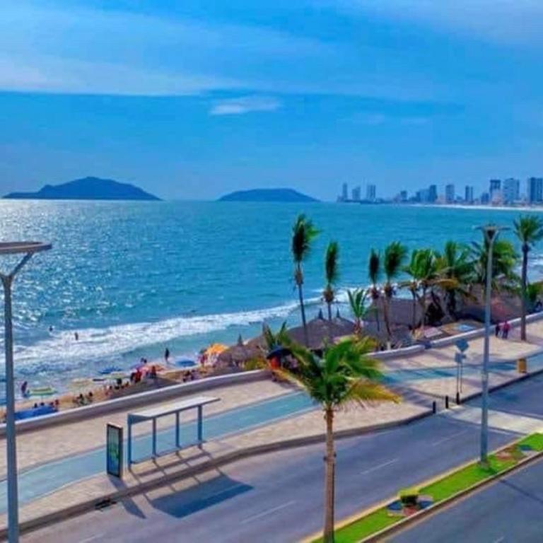 Dpto CASA BRISA! a 600 metros de Playa&Malecon! Alberca! - Two-Bedroom Suite - 20