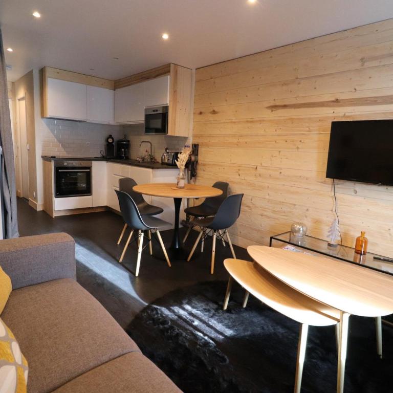 Studio lumineux rénové avec balcon - Proche pistes - FR-1-502-443 - Studio - 1