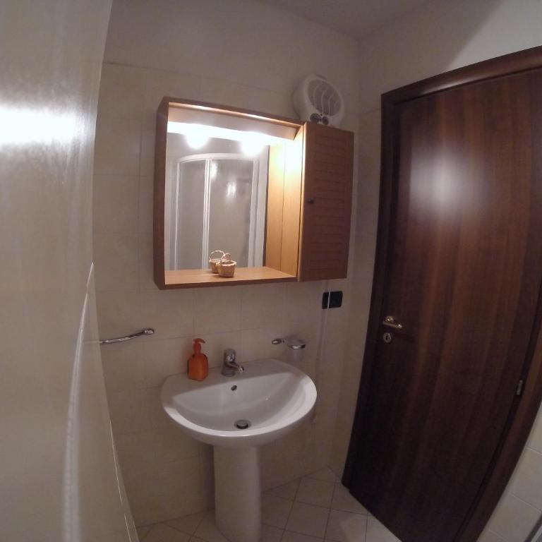 Casa al Centro Storico - Camera Matrimoniale/Doppia con Letti Singoli con Bagno Privato Esterno - 10