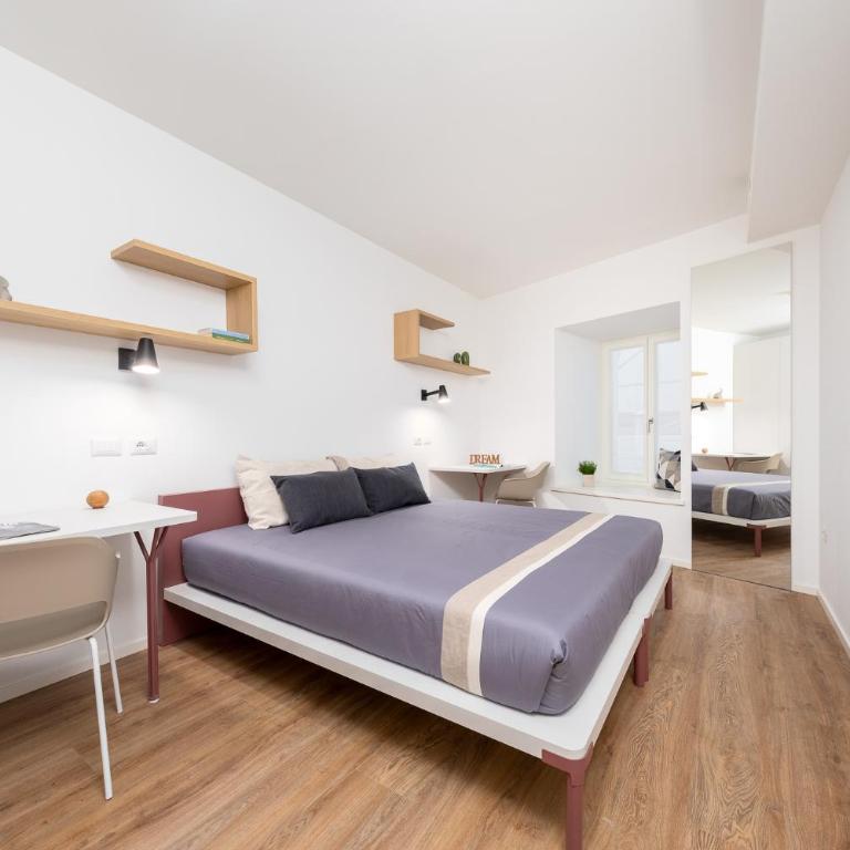 Minerva Guesthouse - Double Room with Private Bathroom - 1