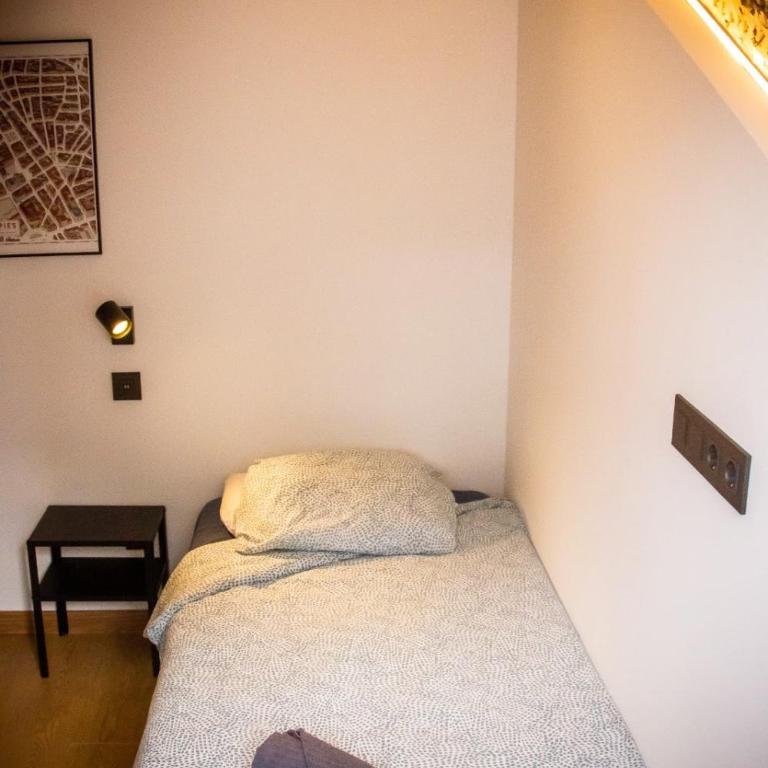 Onefam Sungate - Standard Twin Room with Shared Bathroom - 8