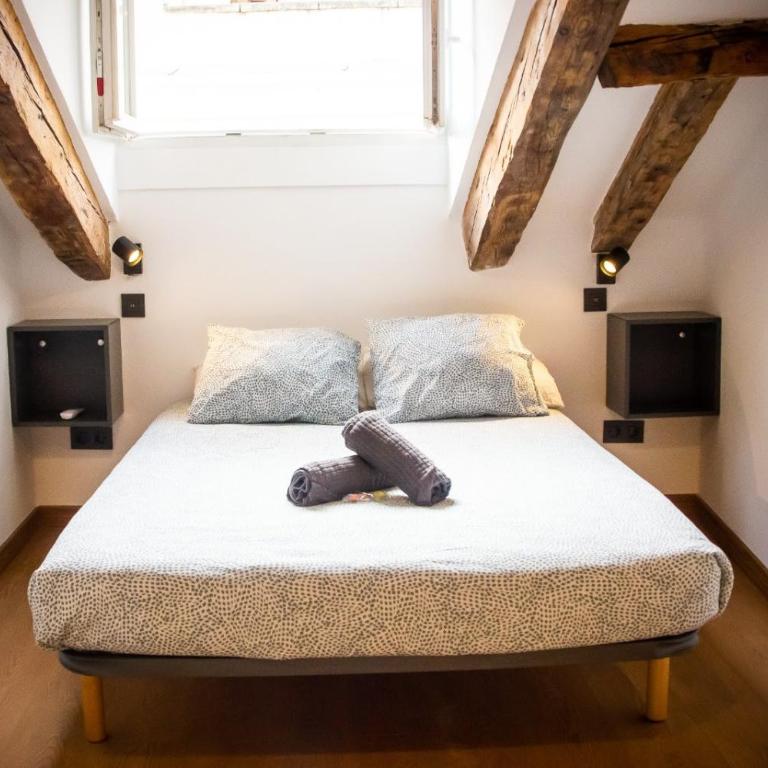 Onefam Sungate - Double Room with Shared Bathroom - 13