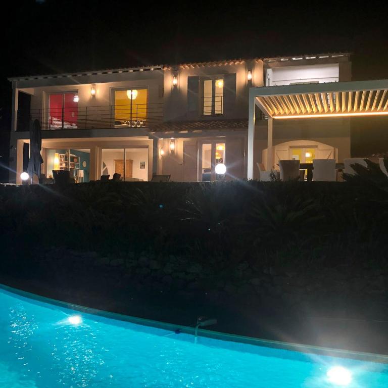 Bleu Comme Toit 3425 - Villa 5 Chambres - 34