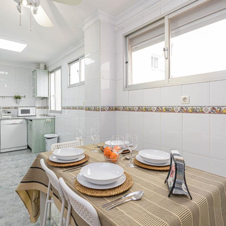 WintowinRentals Ubicación fabulosa, completo apartamento con Parking en el Soho de Málaga - Apartamento de 3 dormitorios - 19