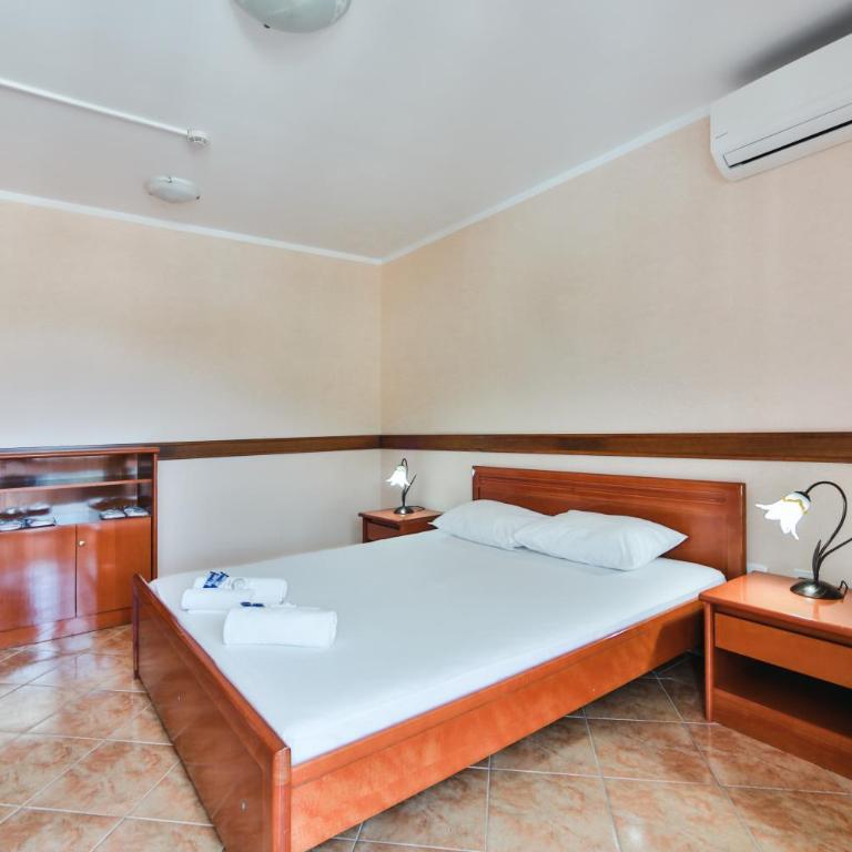 Garni Hotel Koral - Apartman Tipa "Suite" sa Balkonom i Pogledom na More - 12