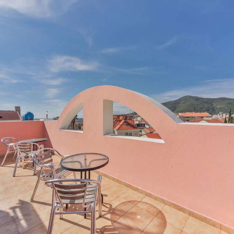 Garni Hotel Koral - Dvokrevetan Apartman tipa "Suite" sa Bračnim Krevetom, Balkonom i Pogledom na More - 7