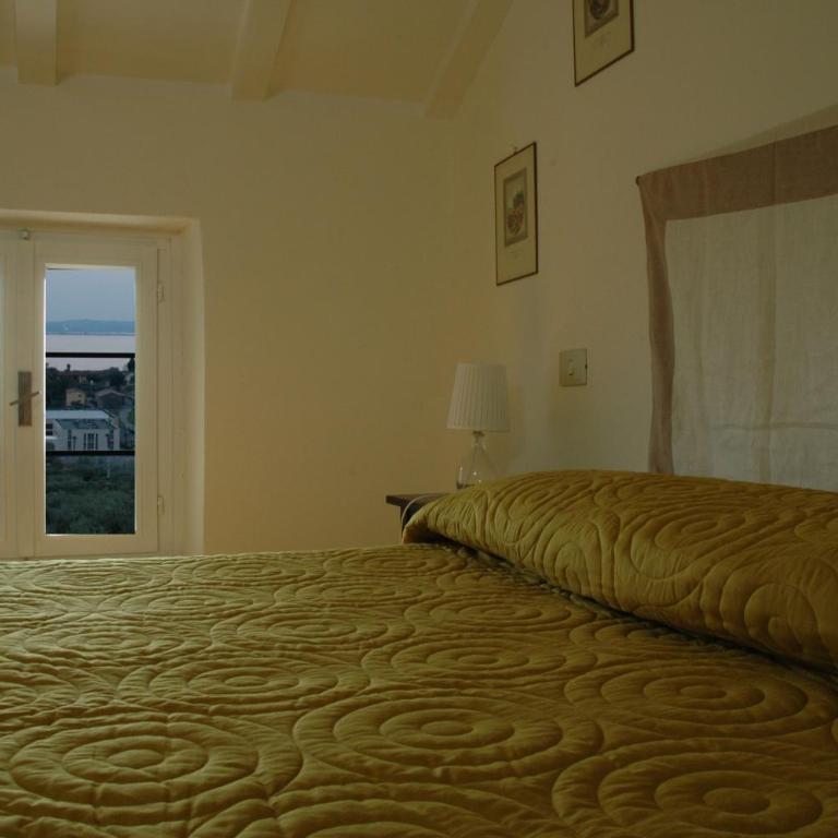 Agriturismo Tenuta la Pergola - Camera Matrimoniale con Vista Lago - 9