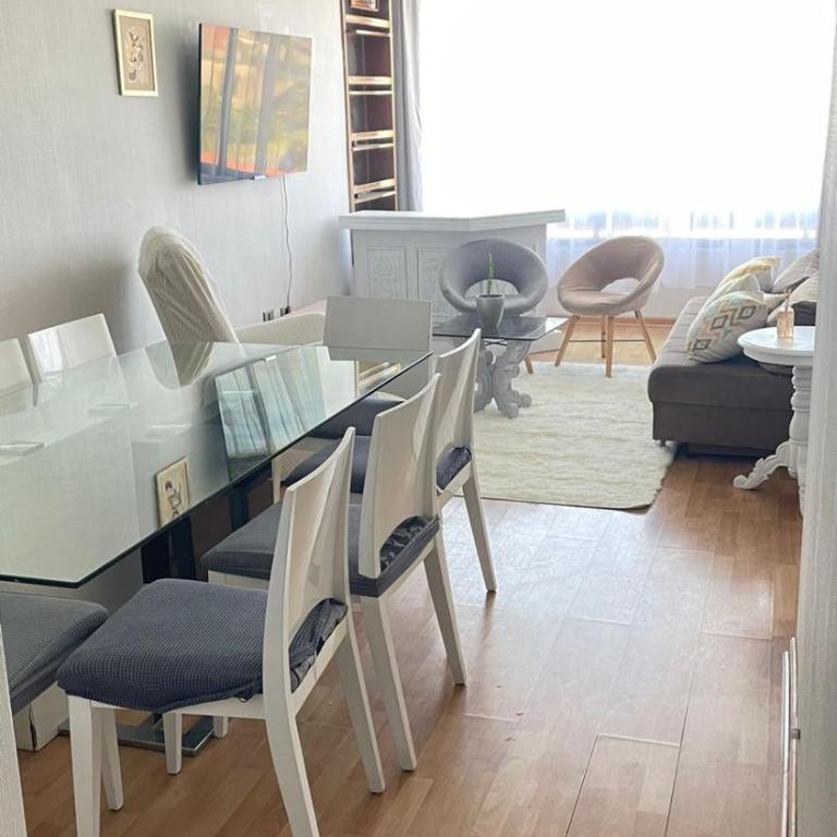 Departamento cerca de la playa y estacionamiento. - Three-Bedroom Apartment - 2