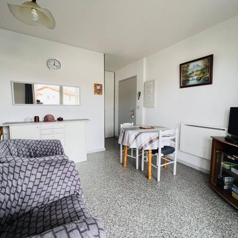 T1 avec balcon à Cambo-les-Bains, parking inclus, 2 couchages - Apartamento de 1 dormitorio - 4