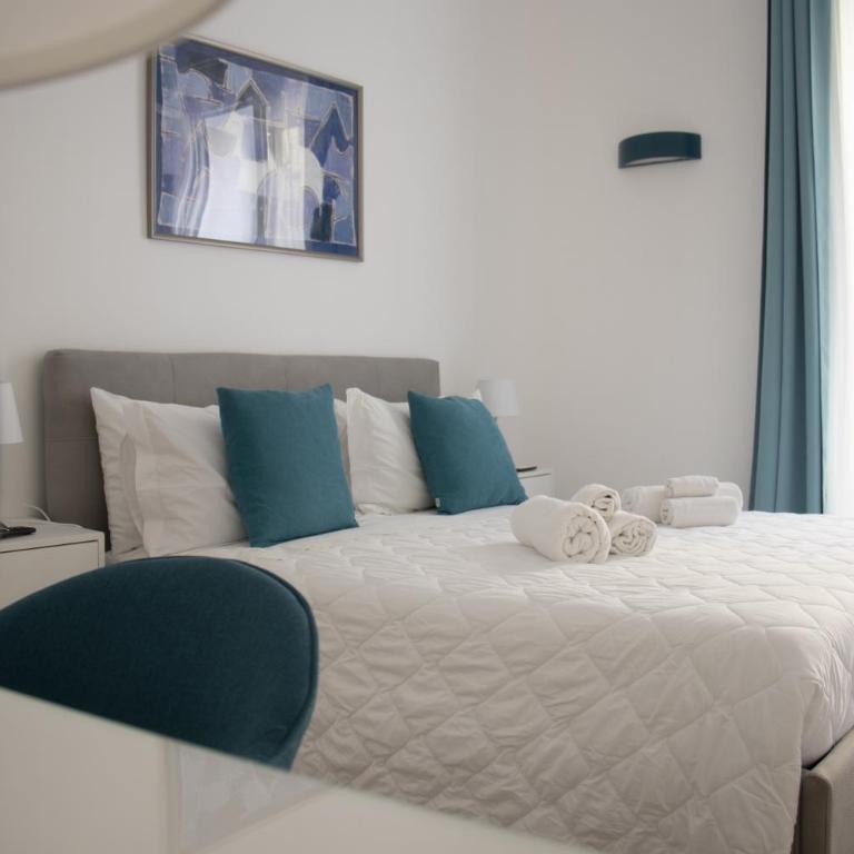 Aragona15 Suites - Deluxe Double Room with Balcony - 14