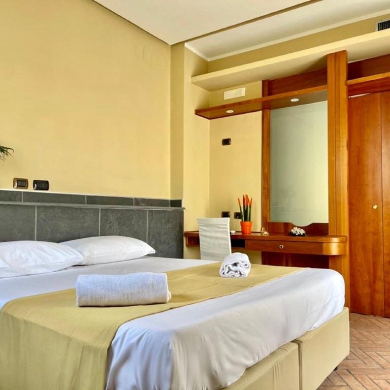 Hotel Suite Ares - Junior Suite con Vasca Idromassaggio e Terrazza - Non Fumatori - 5
