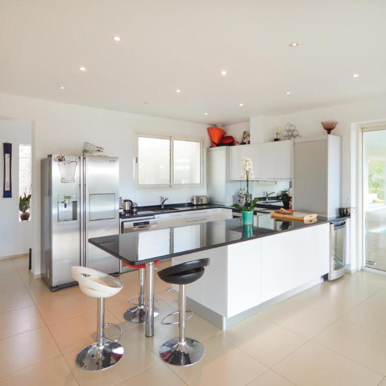 Amazing Home In La Gaude With House Sea View - Maison de Vacances 4 Chambres - 5