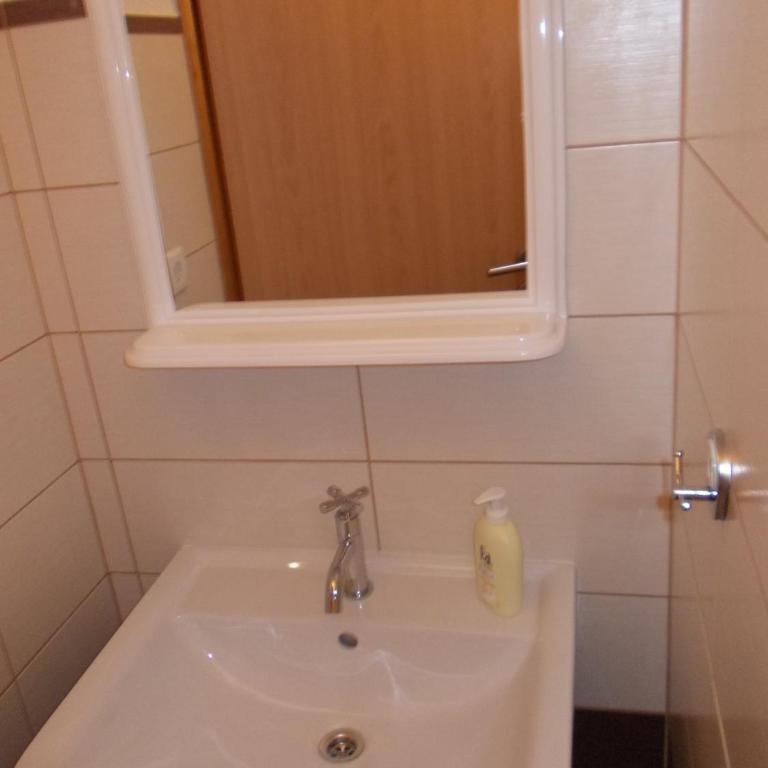Apartments Sutorina - Three-Bedroom Apartment with Balcony and Sea View - 4