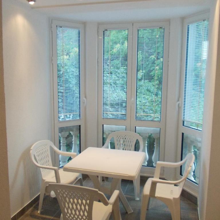 Apartments Sutorina - Apartman s 3 Spavaće Sobe, Balkonom i Pogledom na More - 5