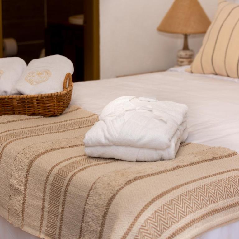 Entre Palmas Casa Hotel - Deluxe Suite with Spa Bath - 3