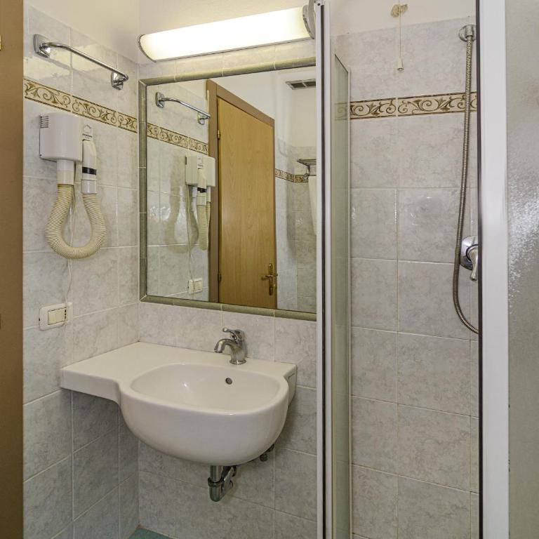 Hotel Nedy - Camera Matrimoniale Economy - 4