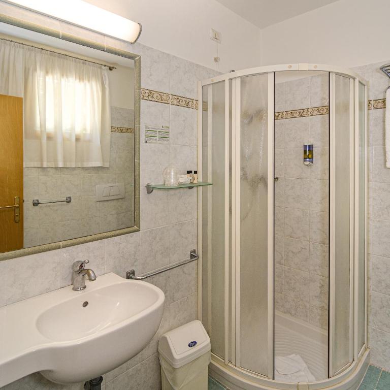 Hotel Nedy - Camera Tripla - 4