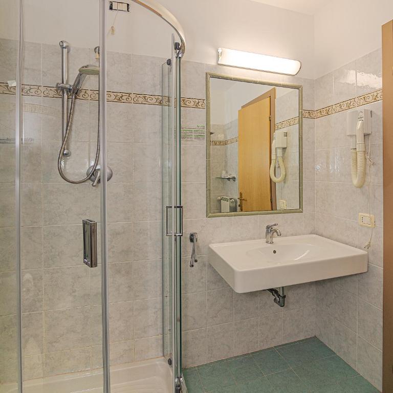 Hotel Nedy - Camera Matrimoniale Standard - 4