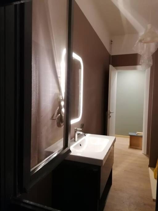 Arona 03 centralissimo ampio bilocale con garage - Appartamento con 1 Camera da Letto - 9