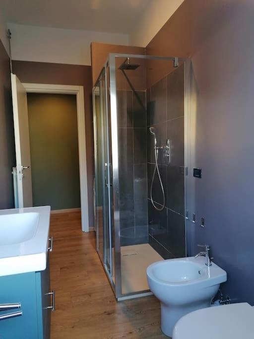 Arona 03 centralissimo ampio bilocale con garage - Appartamento con 1 Camera da Letto - 24