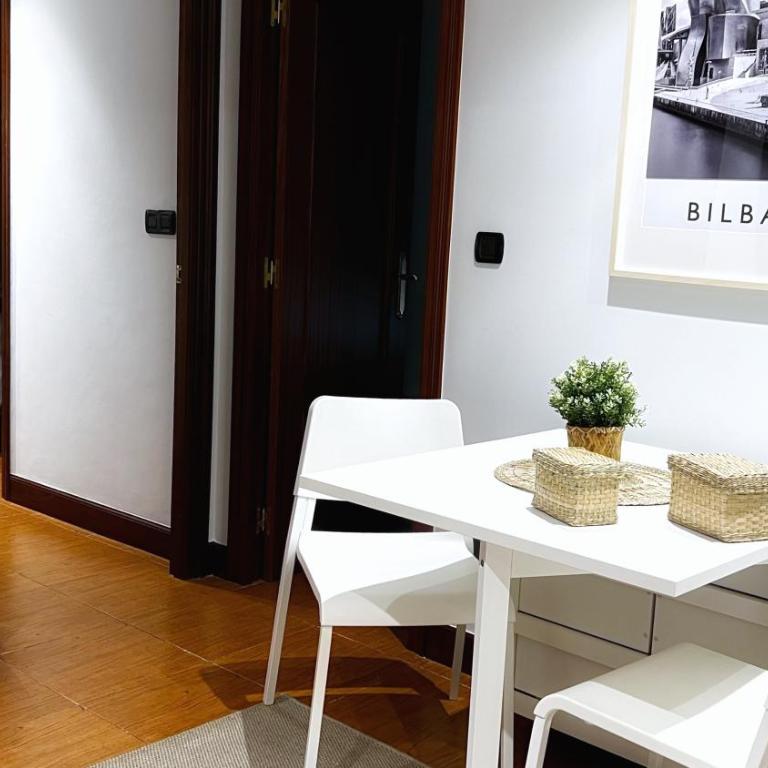 Blas de Otero, Vivienda Turística Reformada con Wifi - Three-Bedroom Apartment - 2