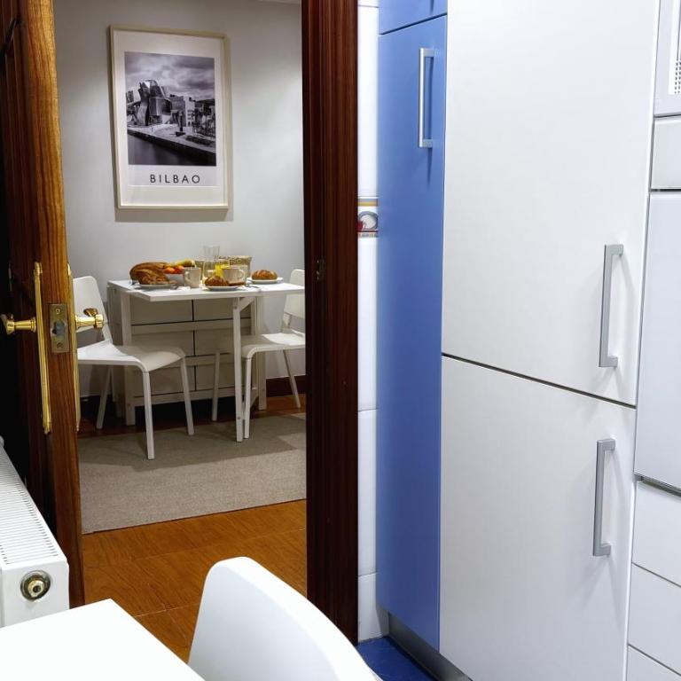 Blas de Otero, Vivienda Turística Reformada con Wifi - Three-Bedroom Apartment - 17