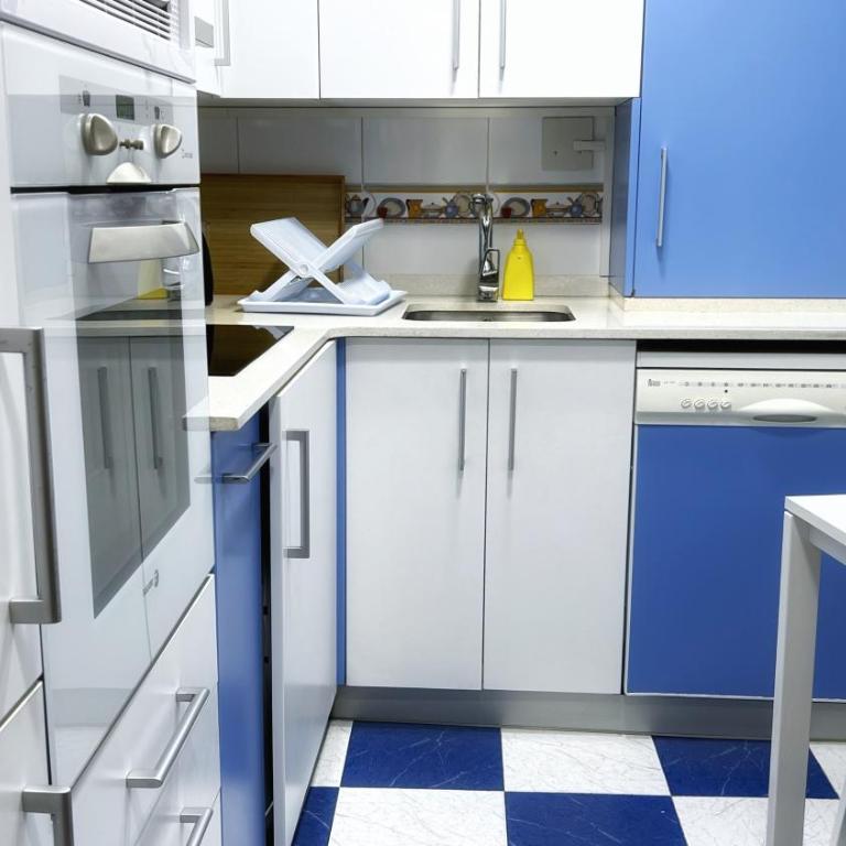 Blas de Otero, Vivienda Turística Reformada con Wifi - Three-Bedroom Apartment - 33