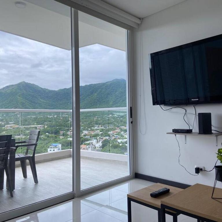 Modern well-equipped 4 PPL condo/5 MIN beach walk - One-Bedroom Apartment - 44