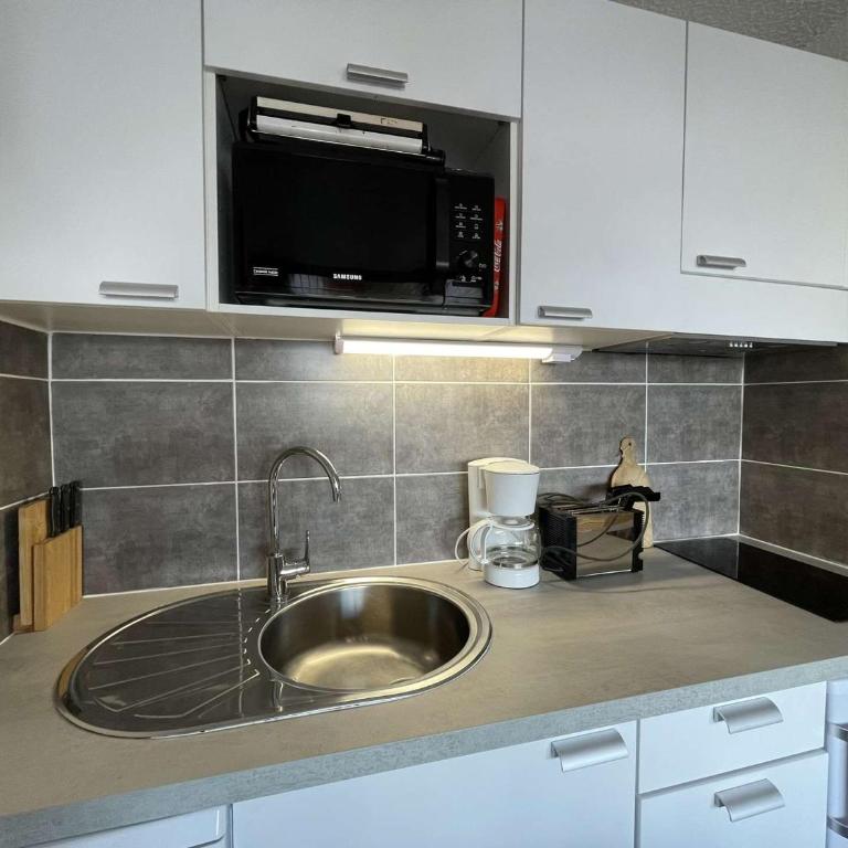 Studio rénové au centre de Montgenèvre, balcon, parking, idéal 2 pers, proche pistes - FR-1-330D-84 - Appartement (2 Adultes) - 5