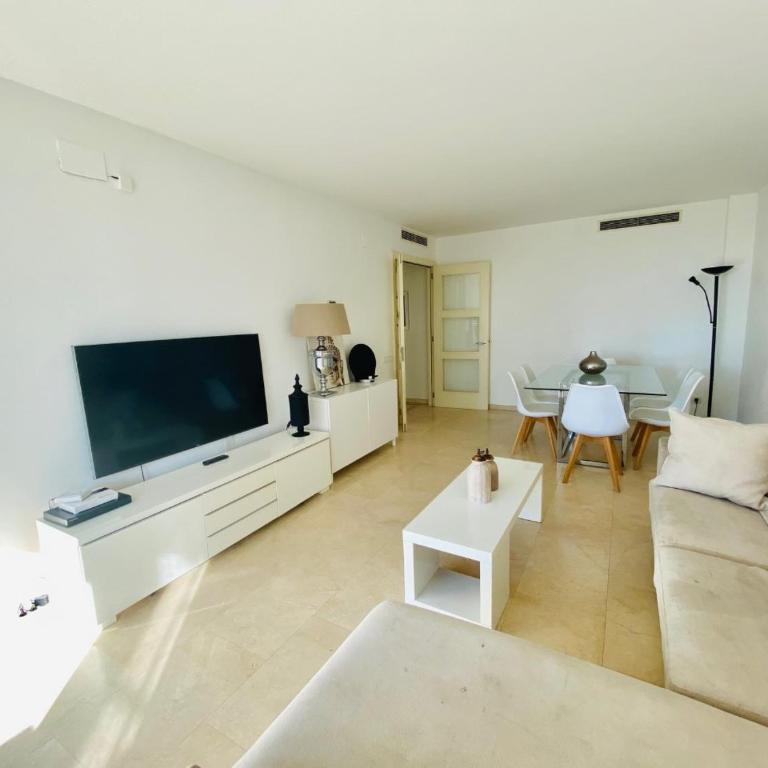Akira Flats Diagonal Mar Apartments - Four-Bedroom Apartment with Terrace - 4th Floor - 6