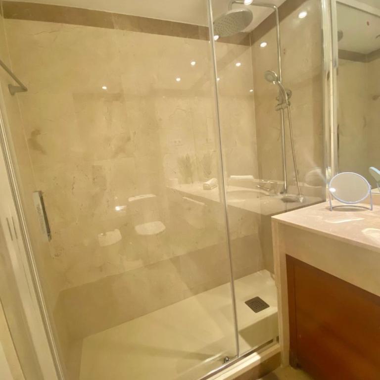 Akira Flats Diagonal Mar Apartments - Four-Bedroom Apartment with Sea View - 10th Floor - 20