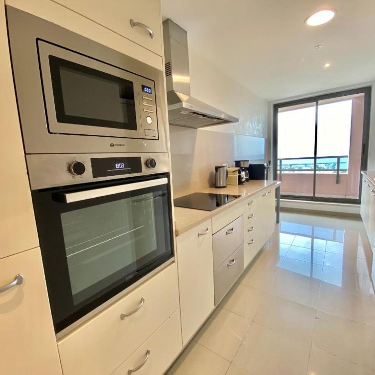 Akira Flats Diagonal Mar Apartments - Four-Bedroom Apartment with Sea View - 10th Floor - 11