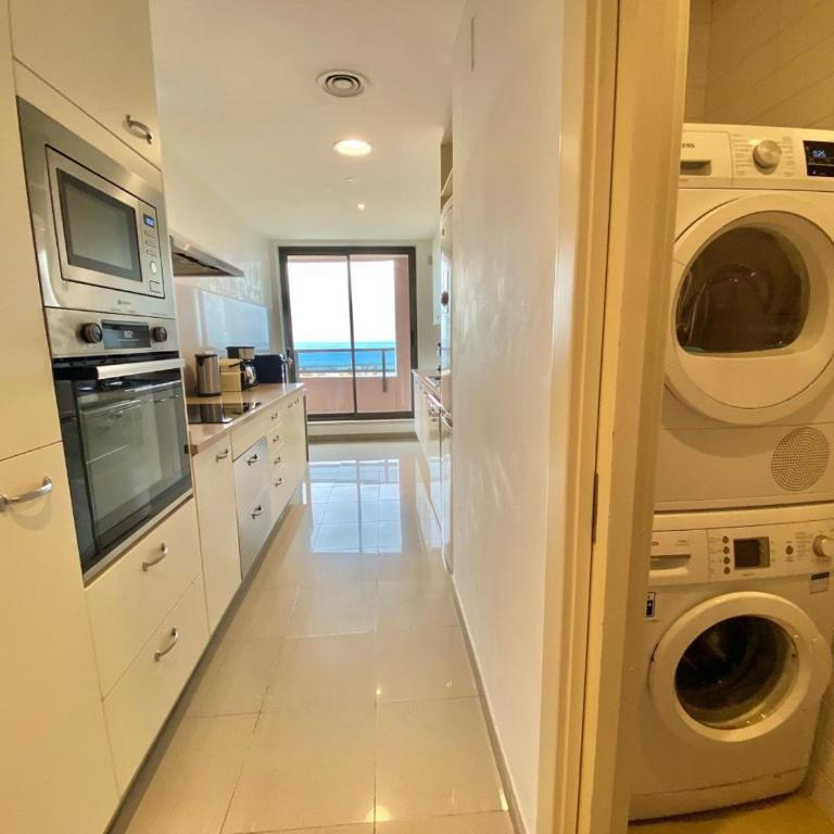 Akira Flats Diagonal Mar Apartments - Four-Bedroom Apartment with Sea View - 10th Floor - 10