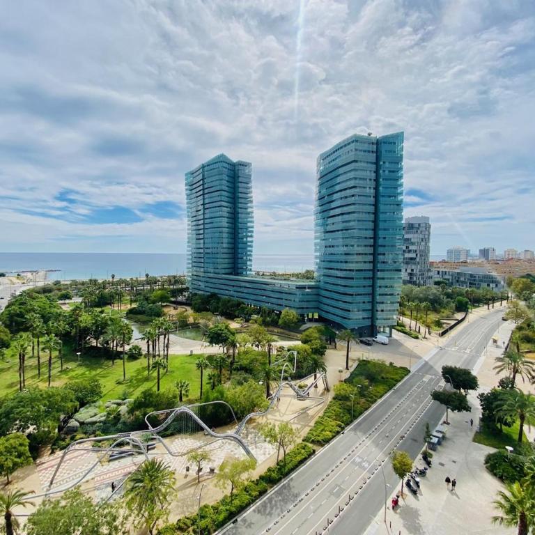 Akira Flats Diagonal Mar Apartments - Four-Bedroom Apartment with Sea View - 10th Floor - 23
