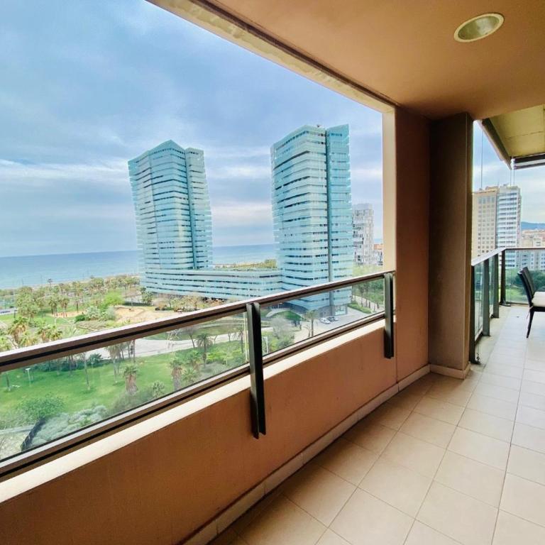 Akira Flats Diagonal Mar Apartments - Four-Bedroom Apartment with Sea View - 10th Floor - 24
