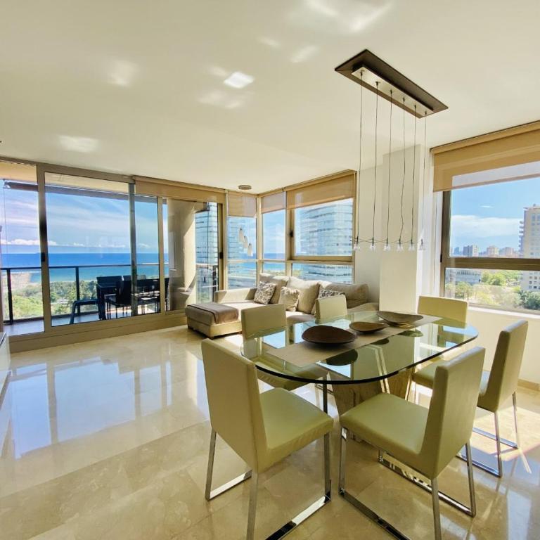 Akira Flats Diagonal Mar Apartments - Four-Bedroom Apartment with Sea View - 10th Floor - 4