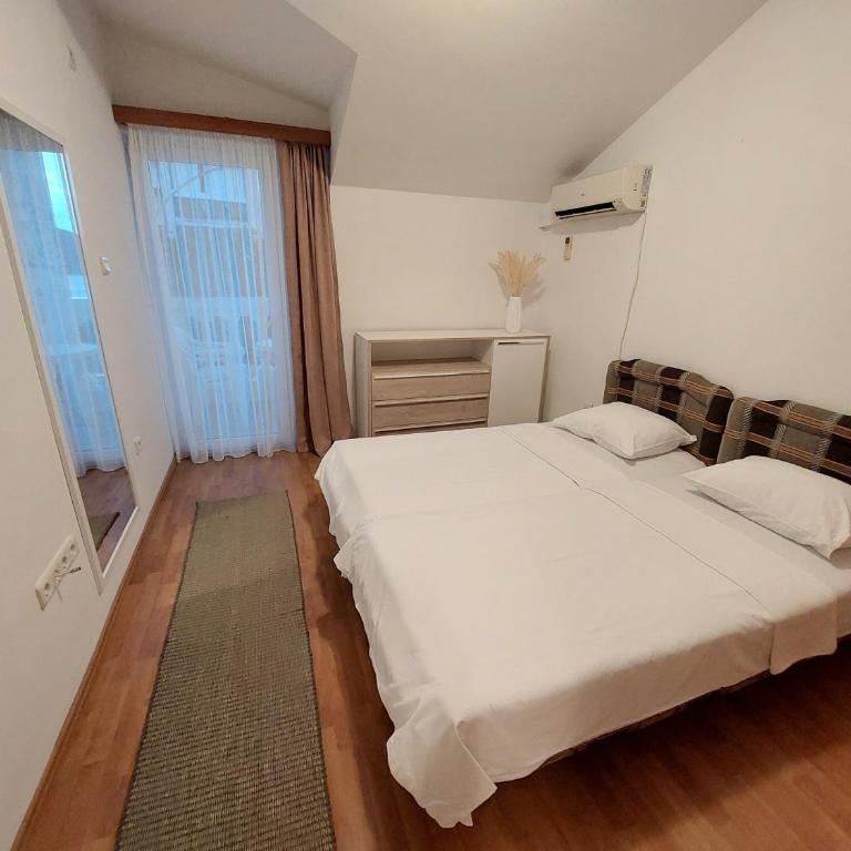 Apartments Samardžić - One-Bedroom Apartment - 4