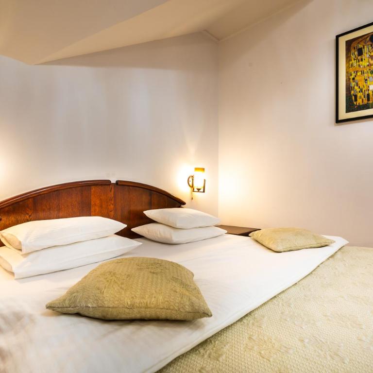 Garni Hotel Royal Crown - Chambre Lit King-Size - 4