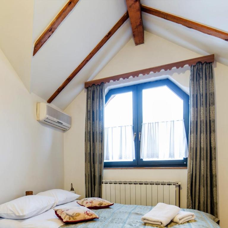 Hotel Kandilj - Dvokrevetna Soba sa Bračnim Krevetom - 11