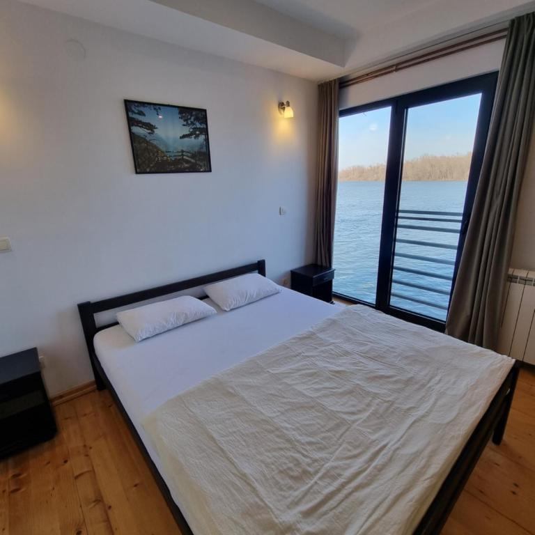 B&B Botel Charlie - Dvokrevetna Soba s Bračnim Krevetom/ 2 Zasebna Kreveta i Pogledom - 3