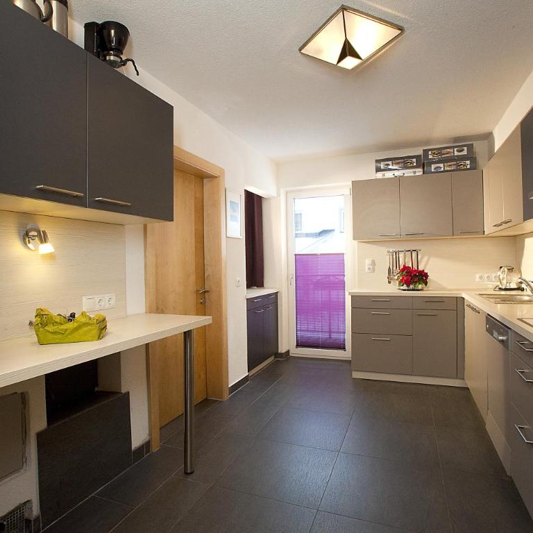Haus Alpenflora - Apartment mit 7 Schlafzimmern - 53
