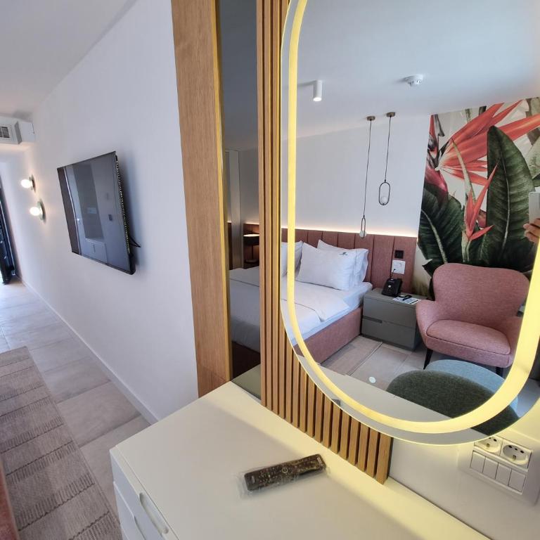 The New Hotel Mediteran - VILLA Edition - Deluxe Twin Room with Sea View - 1