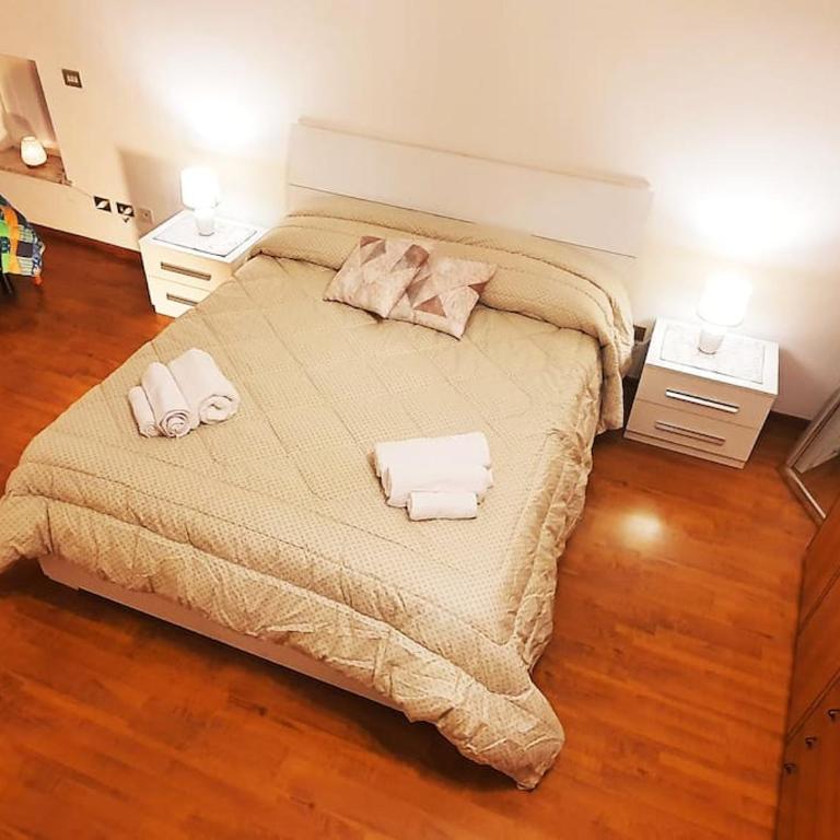 King Como Lake Center 9 posti letto- Grande Terrazza - 2 bagni privati - Appartamento con 2 Camere da Letto - 7
