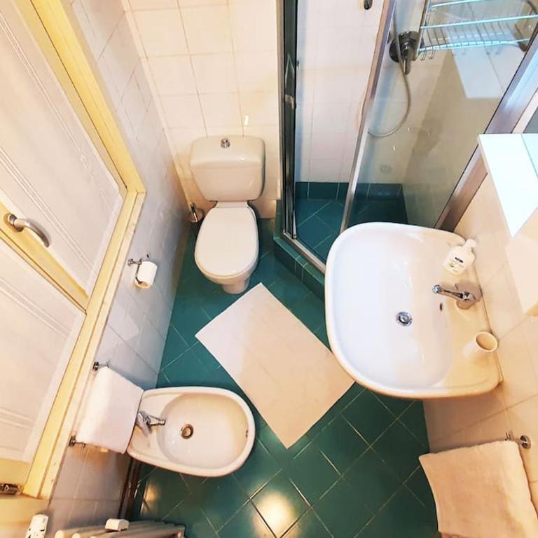 King Como Lake Center 9 posti letto- Grande Terrazza - 2 bagni privati - Appartamento con 2 Camere da Letto - 12