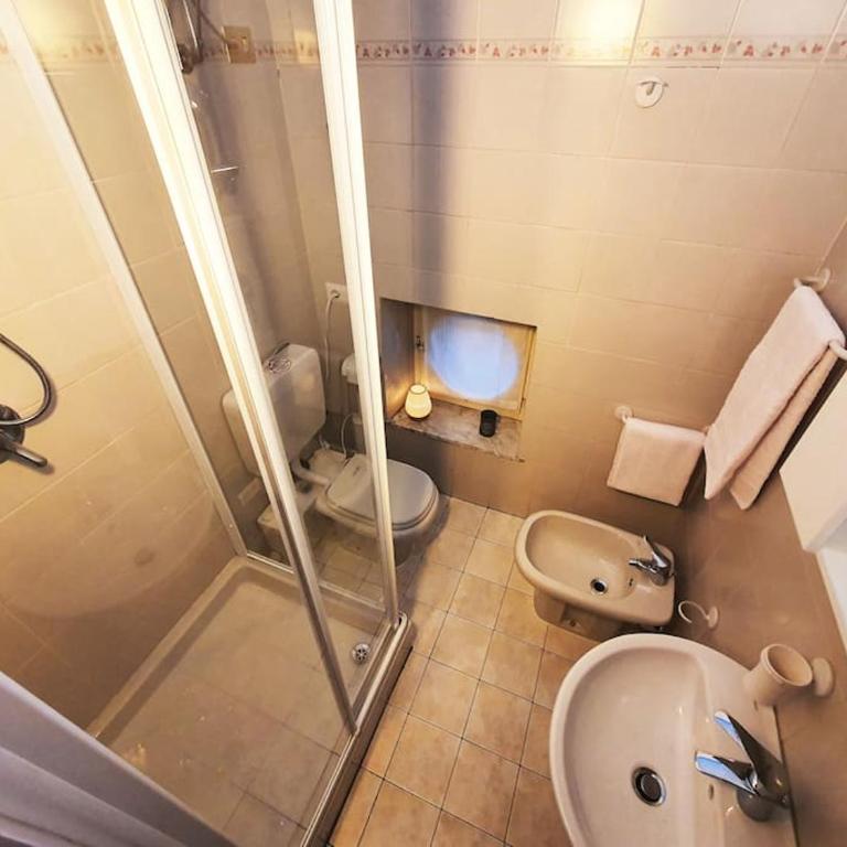 King Como Lake Center 9 posti letto- Grande Terrazza - 2 bagni privati - Appartamento con 2 Camere da Letto - 22